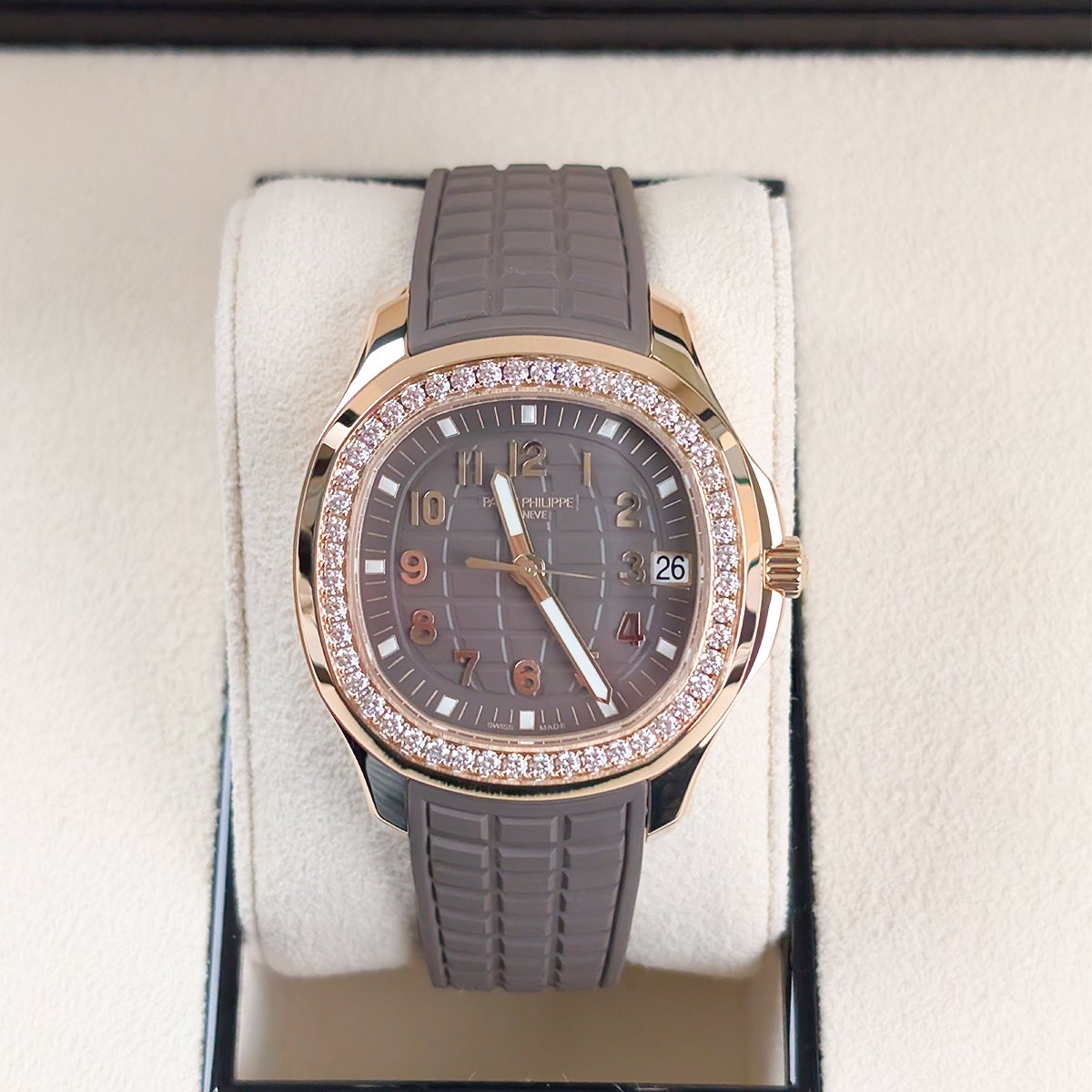 Patek Philippe Aquanaut 5268/200R-010 Rose Gold Diamond Bezel - Image 2