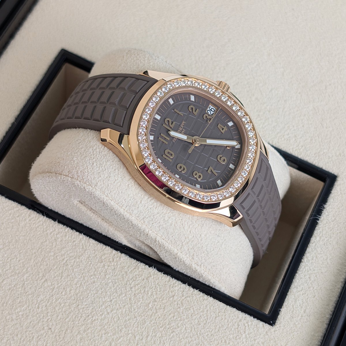 Patek Philippe Aquanaut 5268/200R-010 Rose Gold Diamond Bezel - Image 4