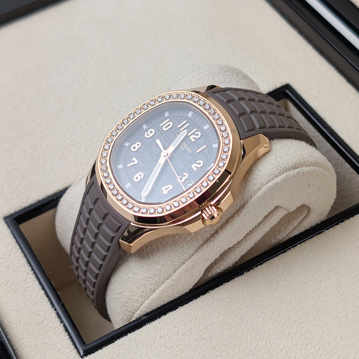 Patek Philippe Aquanaut 5268/200R-010 Rose Gold Diamond Bezel - Image 3